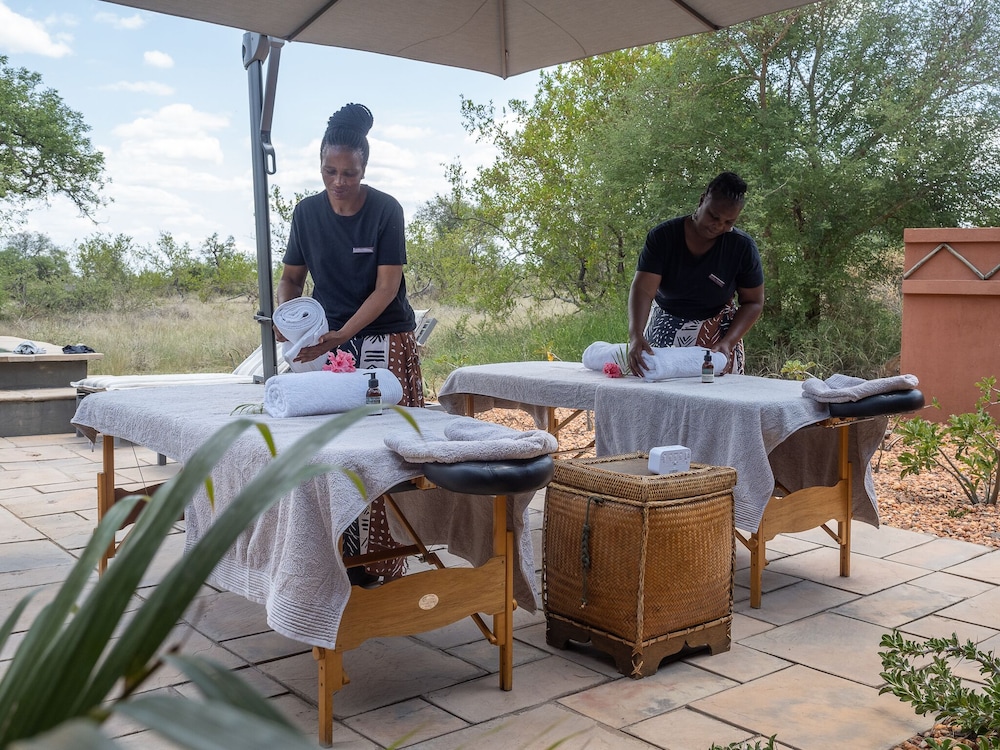 mohlabetsi safari lodge