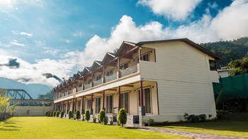 qcent woods spa and resort