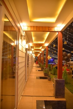 Qcent Woods Spa & Resort,,3 star