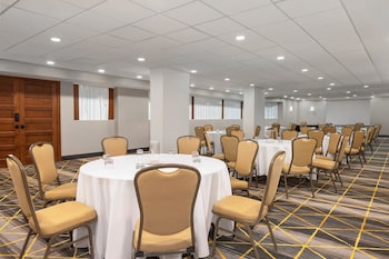 holiday inn toronto downtown centre by ihg