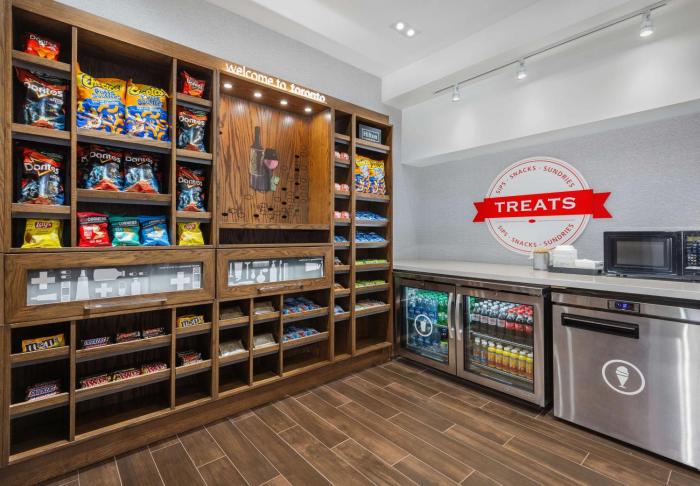 hampton inn and suites by hilton toronto downtown