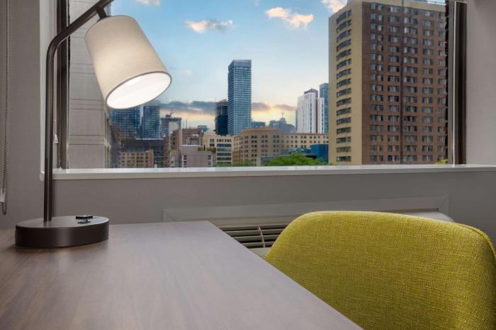 hampton inn and suites by hilton toronto downtown