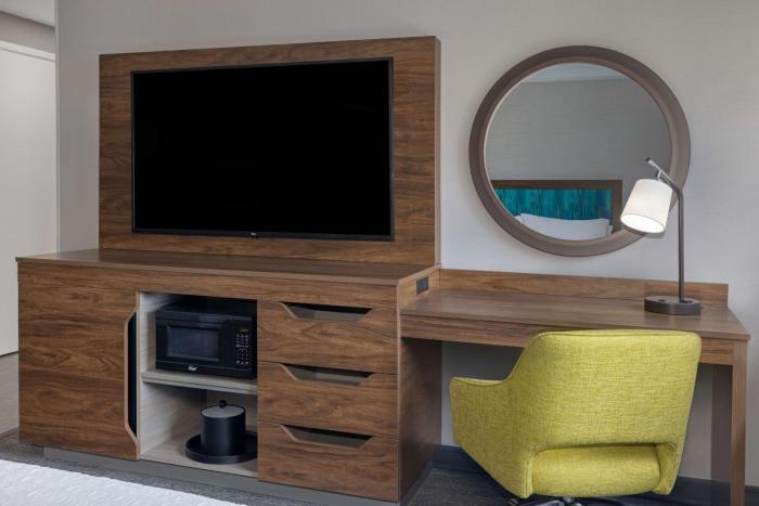 hampton inn and suites by hilton toronto downtown