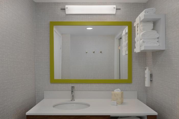 hampton inn and suites by hilton toronto downtown