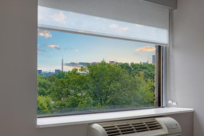 hampton inn and suites by hilton toronto downtown