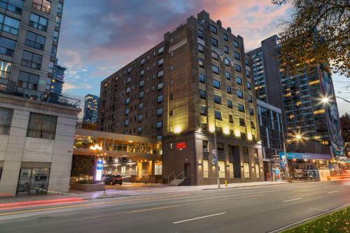 hampton inn and suites by hilton toronto downtown
