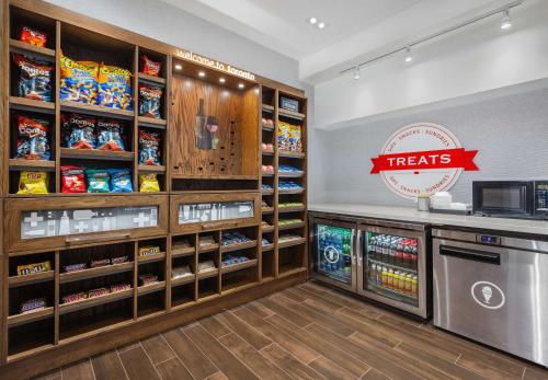 hampton inn and suites by hilton toronto downtown