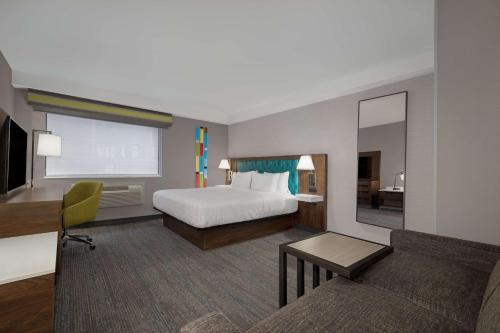 hampton inn and suites by hilton toronto downtown