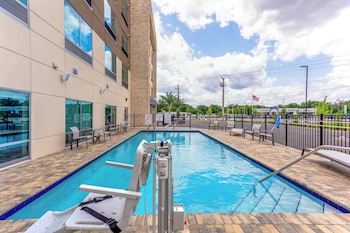 holiday inn express starke