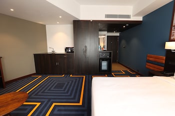 holiday inn express and suites