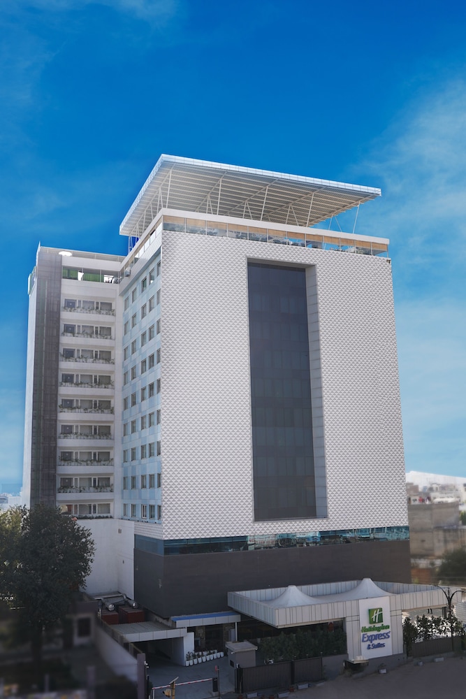 holiday inn express and suites