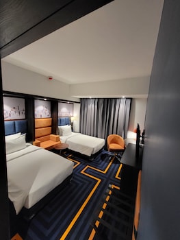 holiday inn express and suites