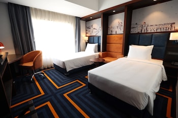 holiday inn express and suites