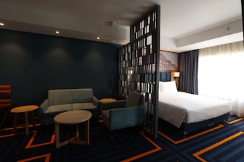 holiday inn express and suites