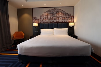 holiday inn express and suites