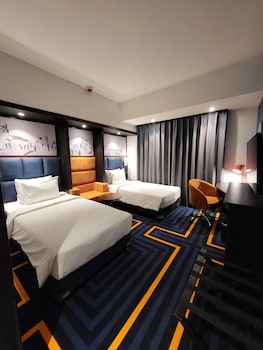 holiday inn express and suites