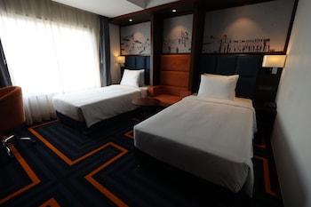 holiday inn express and suites