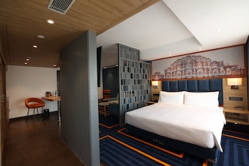 holiday inn express and suites