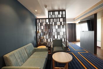 holiday inn express and suites