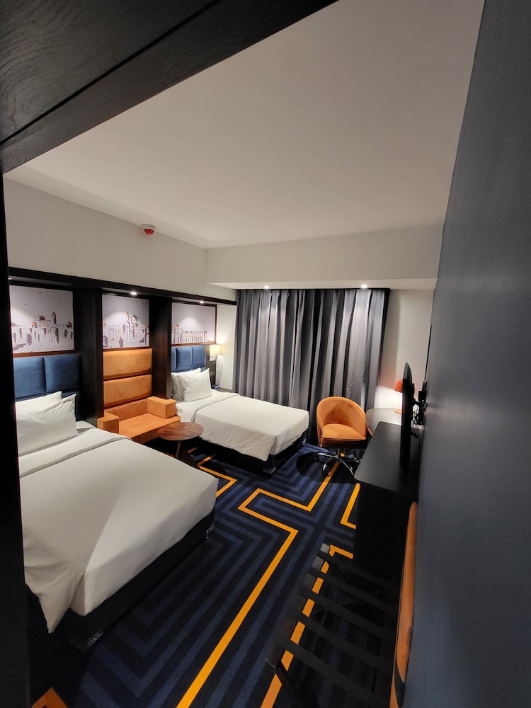 holiday inn express and suites