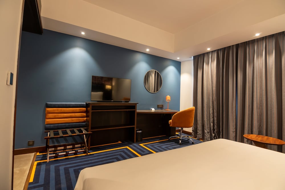 holiday inn express and suites