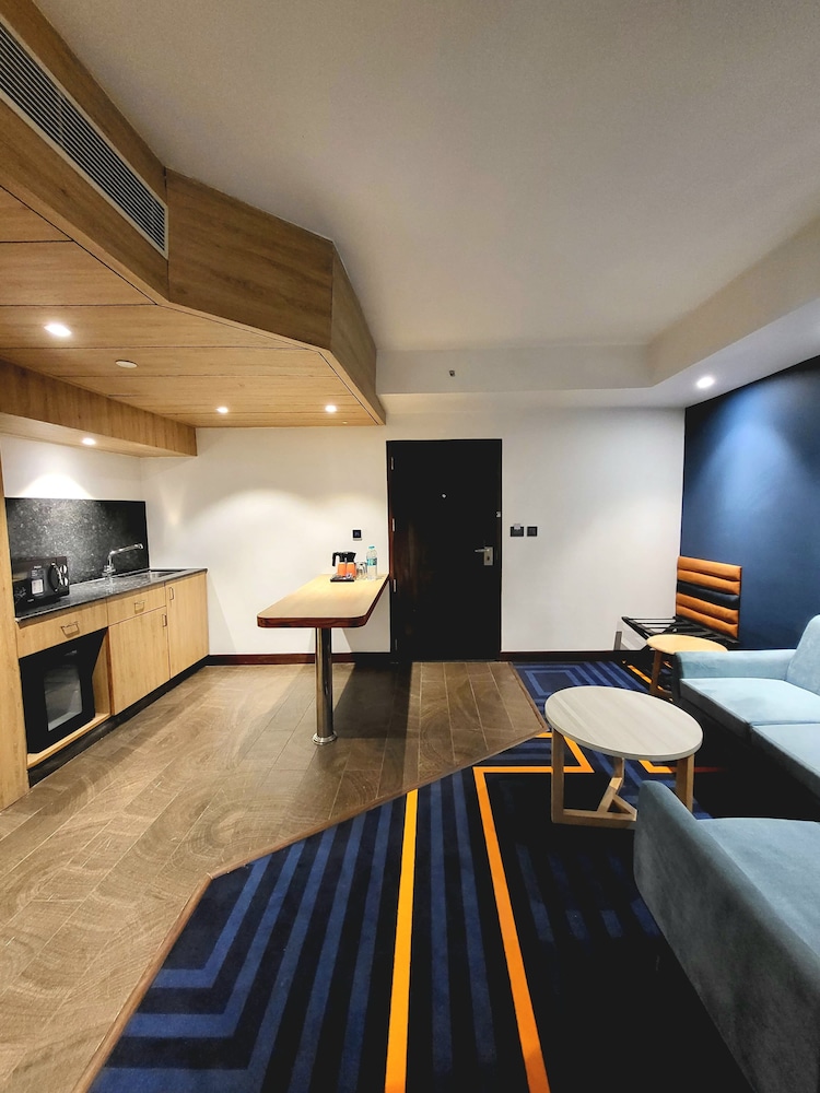 holiday inn express and suites