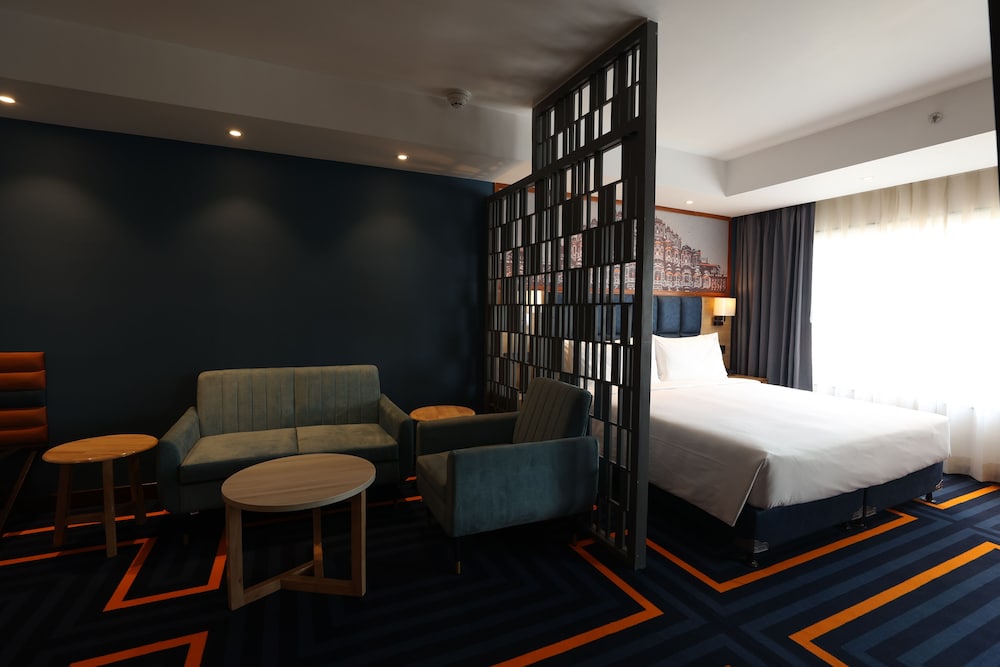 holiday inn express and suites