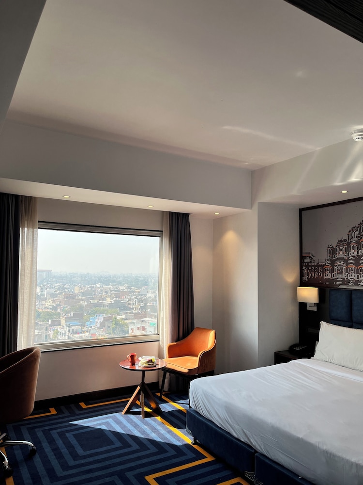 holiday inn express and suites