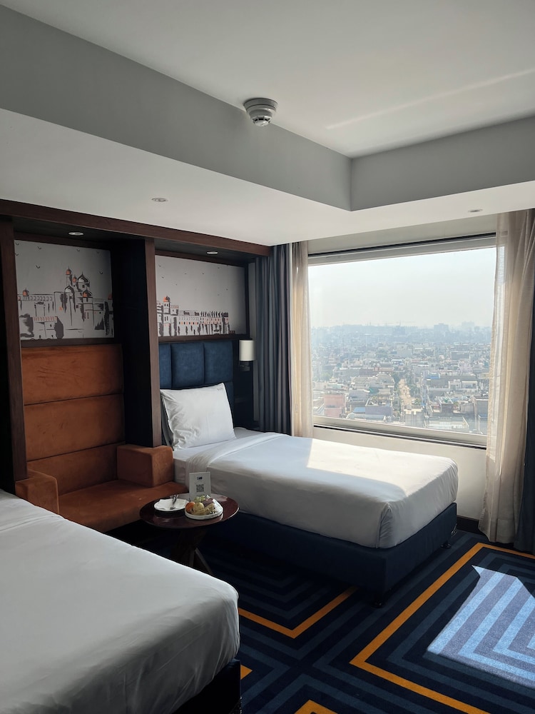 holiday inn express and suites