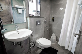 saltstayz hotel huda city center