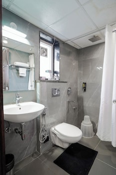 saltstayz hotel huda city center