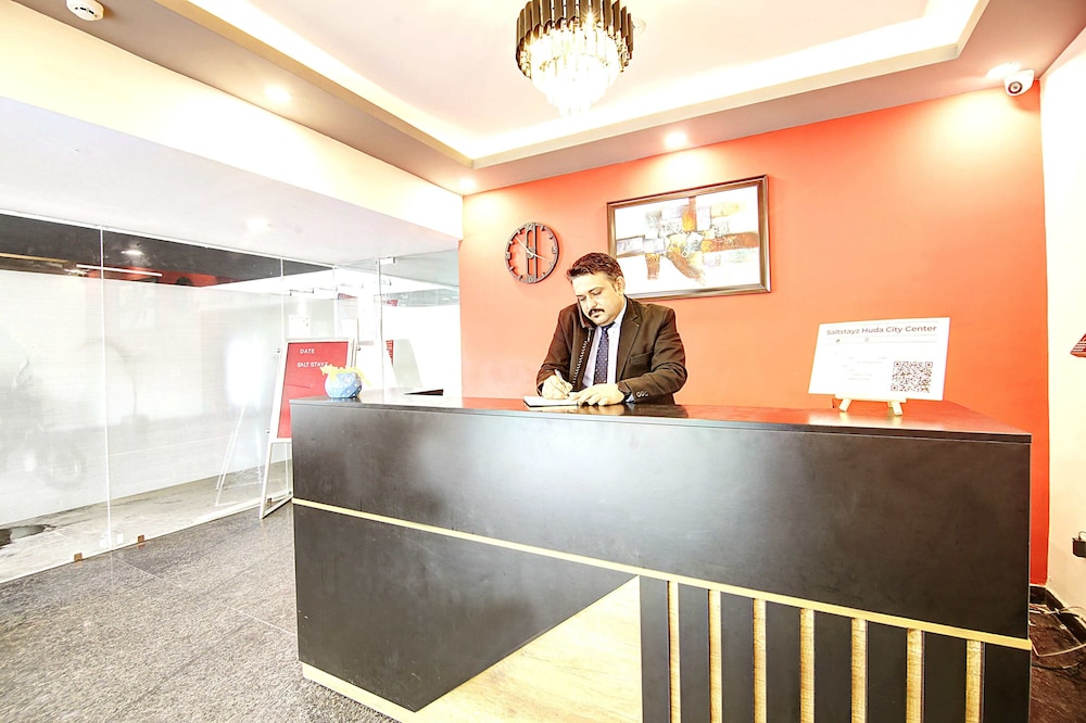 saltstayz hotel huda city center