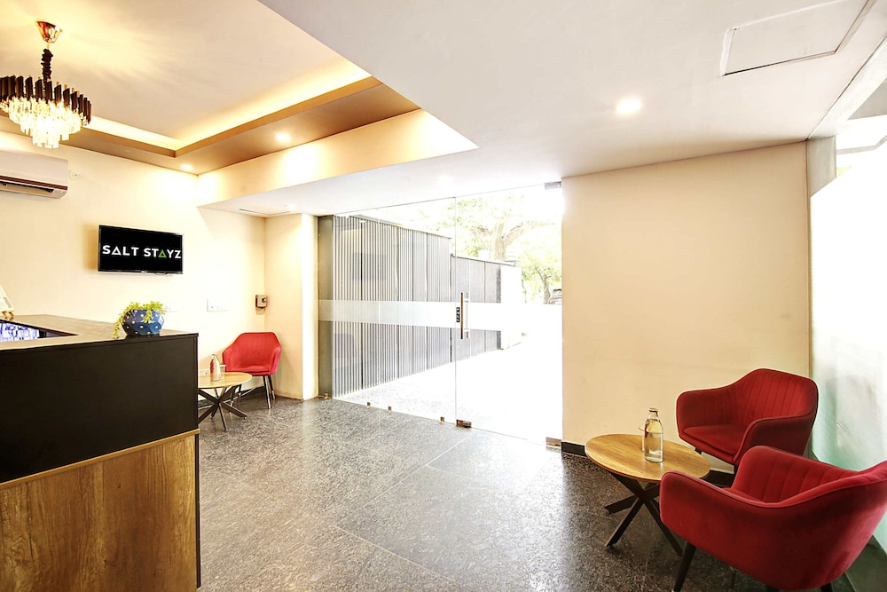 saltstayz hotel huda city center