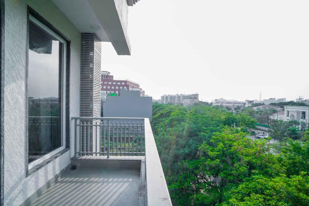 saltstayz hotel huda city center