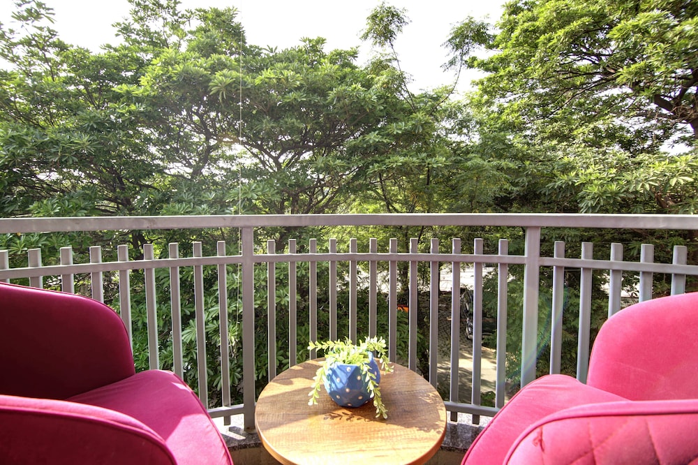 saltstayz hotel huda city center