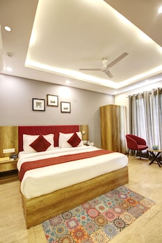 saltstayz hotel huda city center