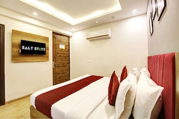 saltstayz hotel huda city center