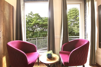 saltstayz hotel huda city center