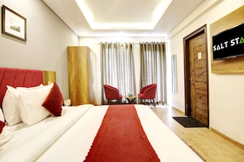 saltstayz hotel huda city center
