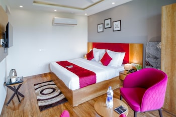saltstayz hotel huda city center