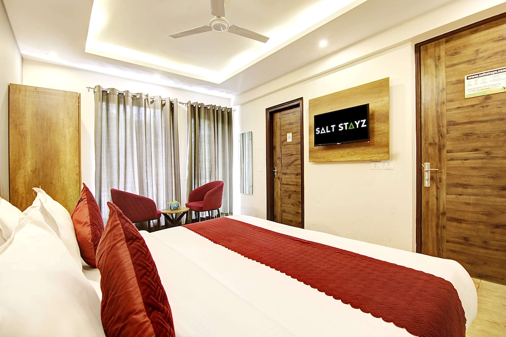 saltstayz hotel huda city center