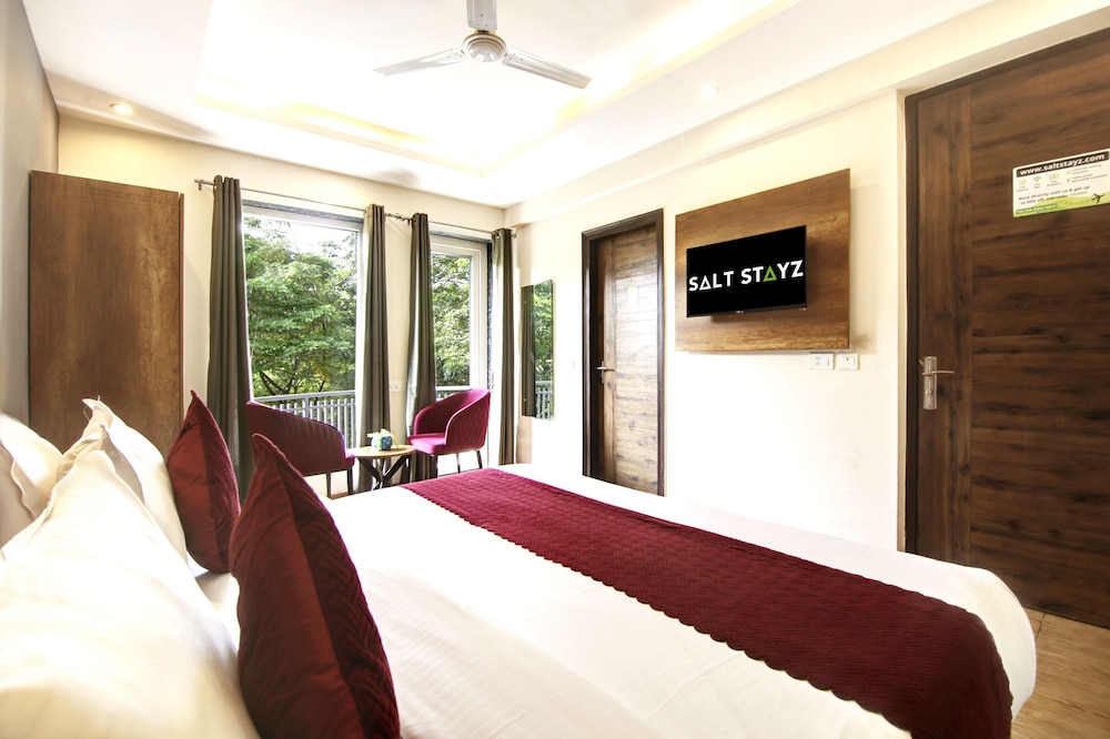 saltstayz hotel huda city center