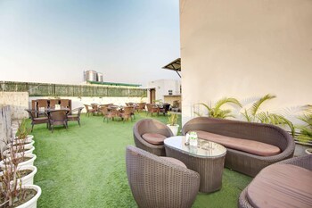 saltstayz hotel huda city center