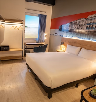 ibis styles el malecon guayaquil