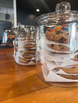 trade winds on the bay