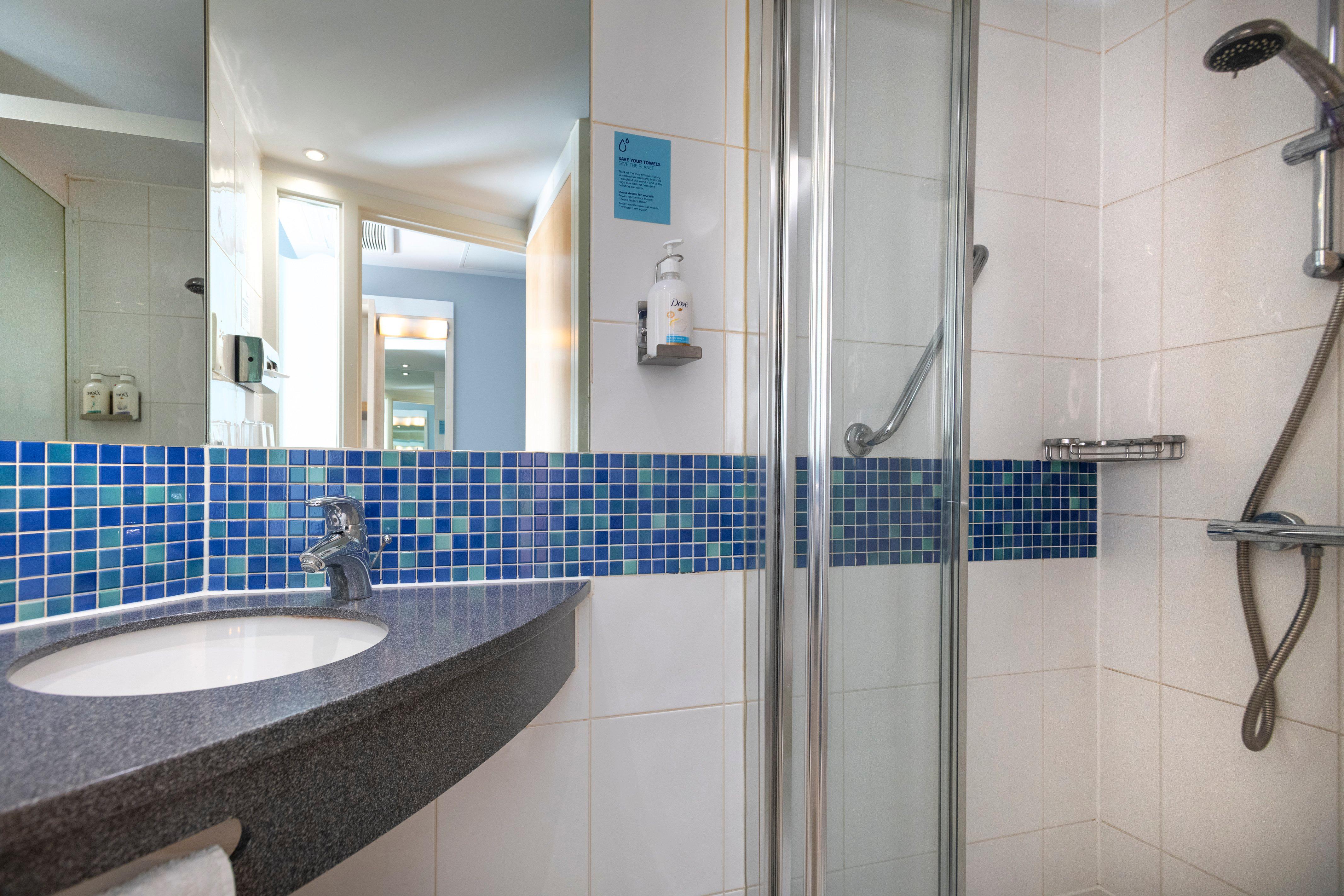 holiday inn express swindon city centre by ihg