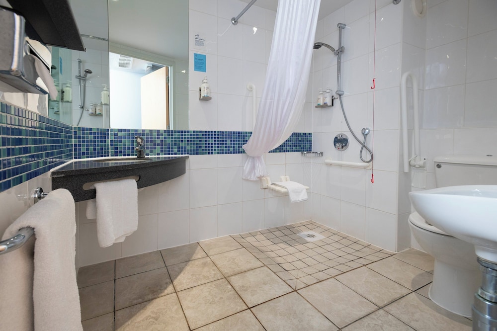 holiday inn express swindon city centre by ihg