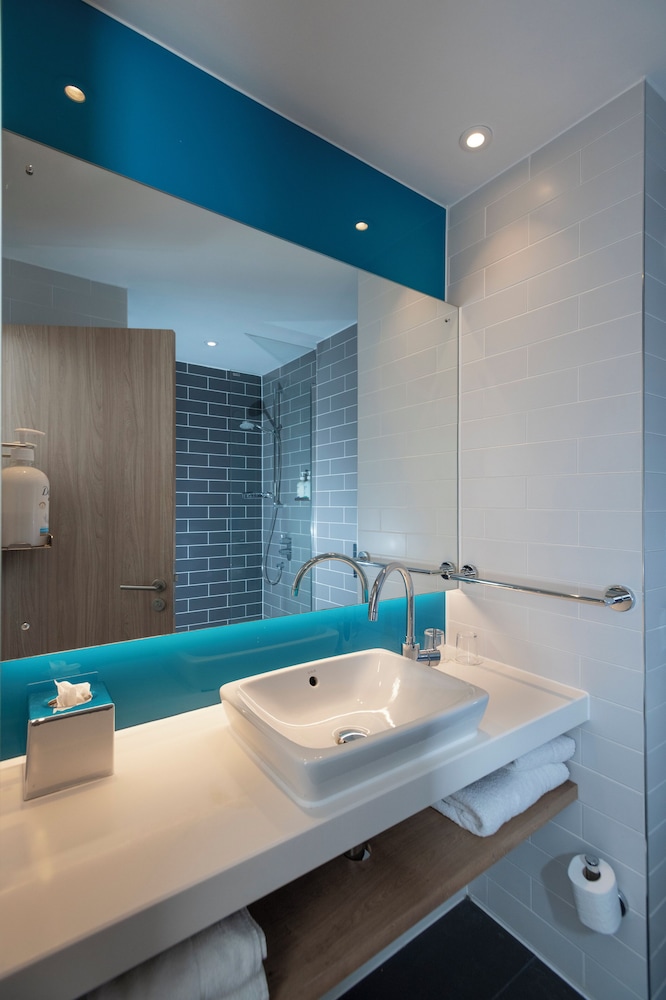 holiday inn express swindon city centre by ihg