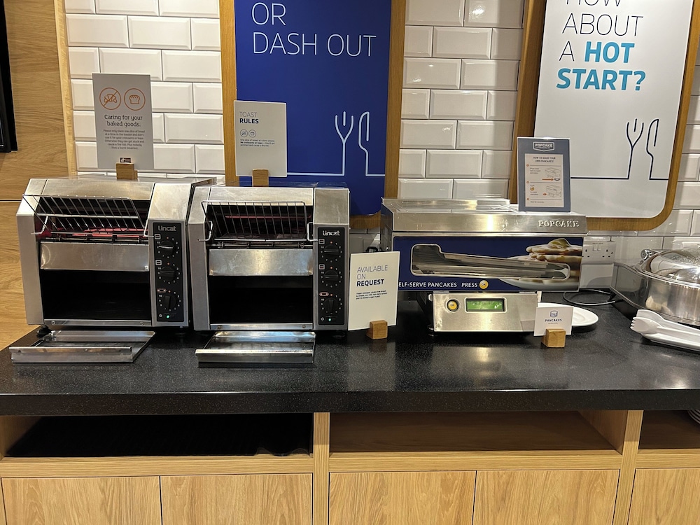 holiday inn express swindon city centre by ihg
