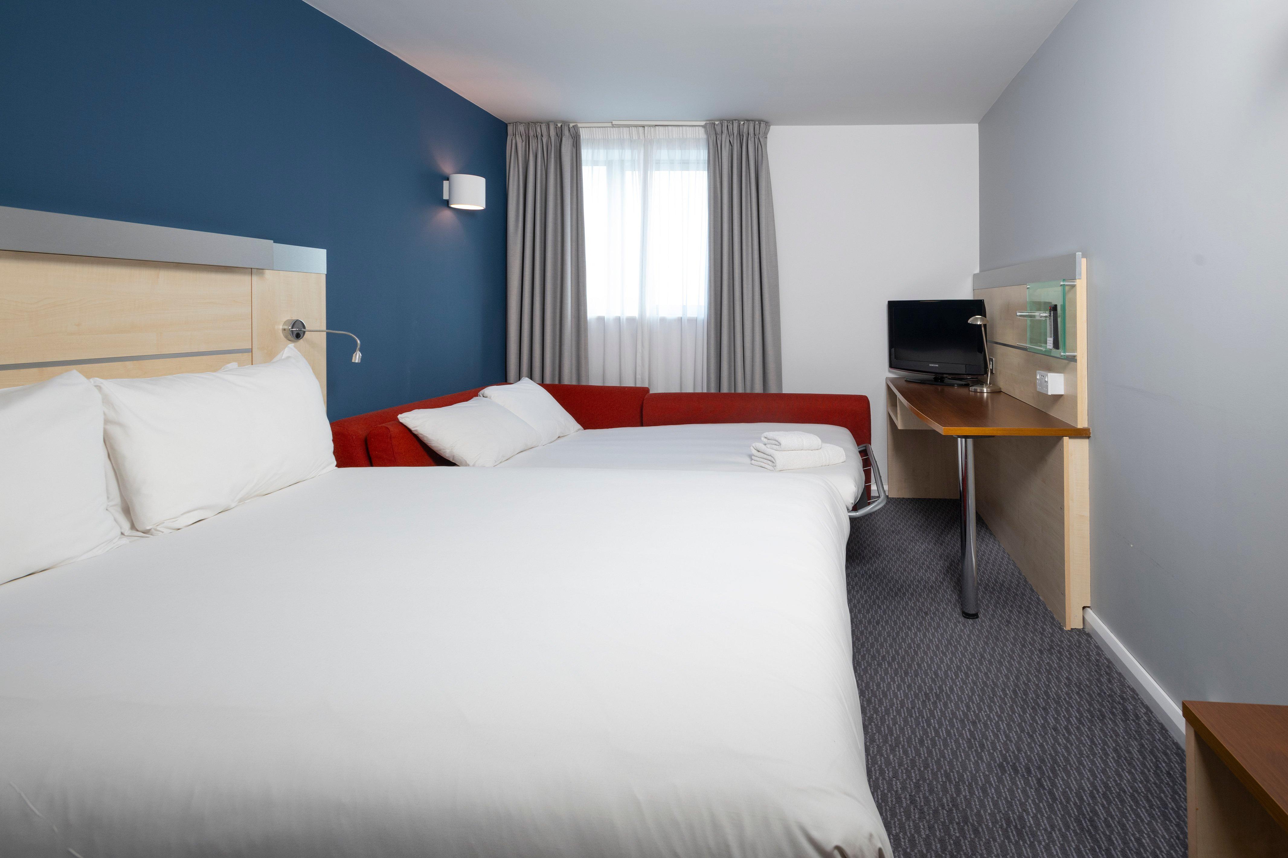 holiday inn express swindon city centre by ihg